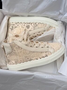 CHLOE Women’s Lace High-Top Sneakers 💕
